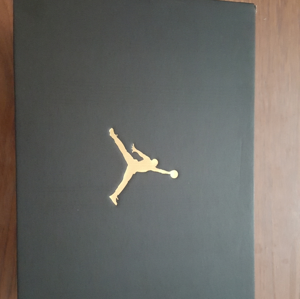 *SOLD* Air Jordan 1 Mid Light Smoke Grey Size